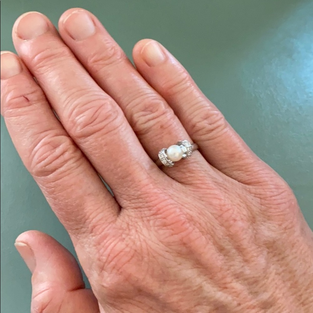 Vantel Pearls Celebration Ring